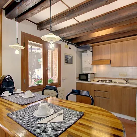 Apartament Canal-door
