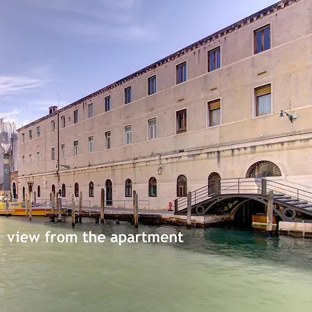 Canal-door Apartament *